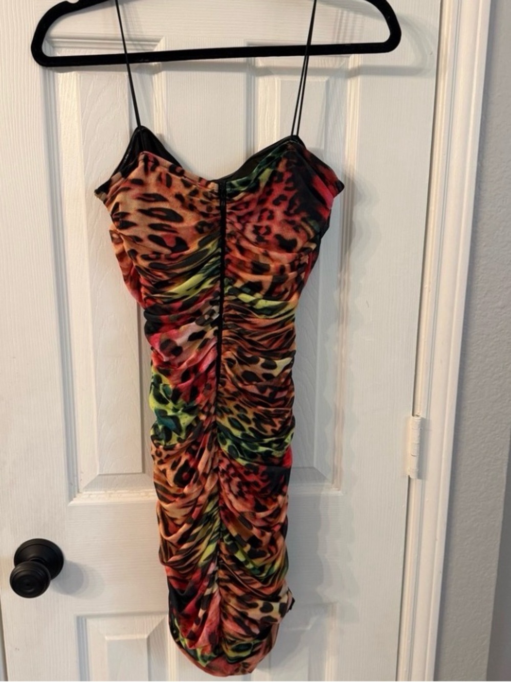 Leopard Print Ruched Bodycon Dress 🐆🐆🐆🖤 | Size Medium NWT - Picture 3 of 5